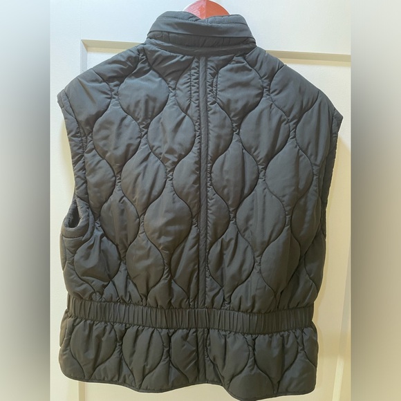 Zara Design Stitch Vest! - Picture 2 of 4